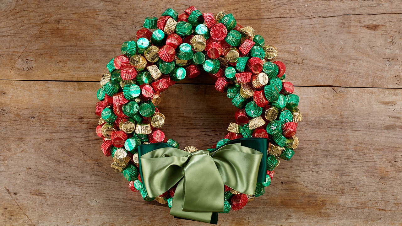reeses peanut butter cup miniatures wreath