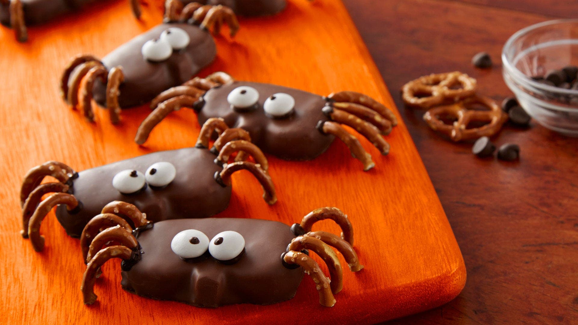 tray of reeses peanut butter pumpkin spiders