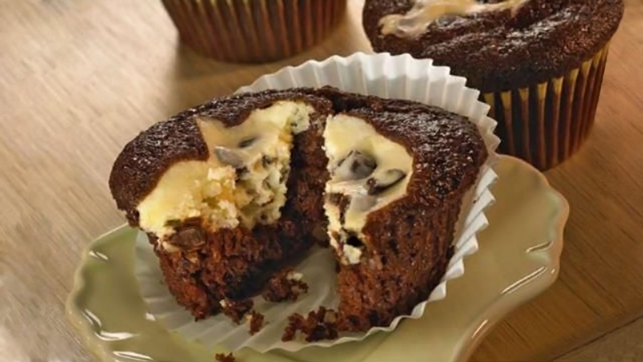 Image of Filled Rich Chocolate Cupcakes