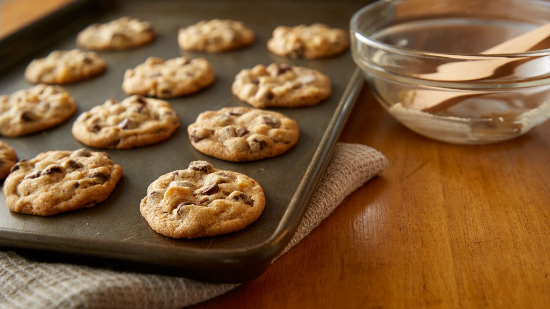 Image of HERSHEY'S SPECIAL DARK Chips and Macadamia Pieces Cookies