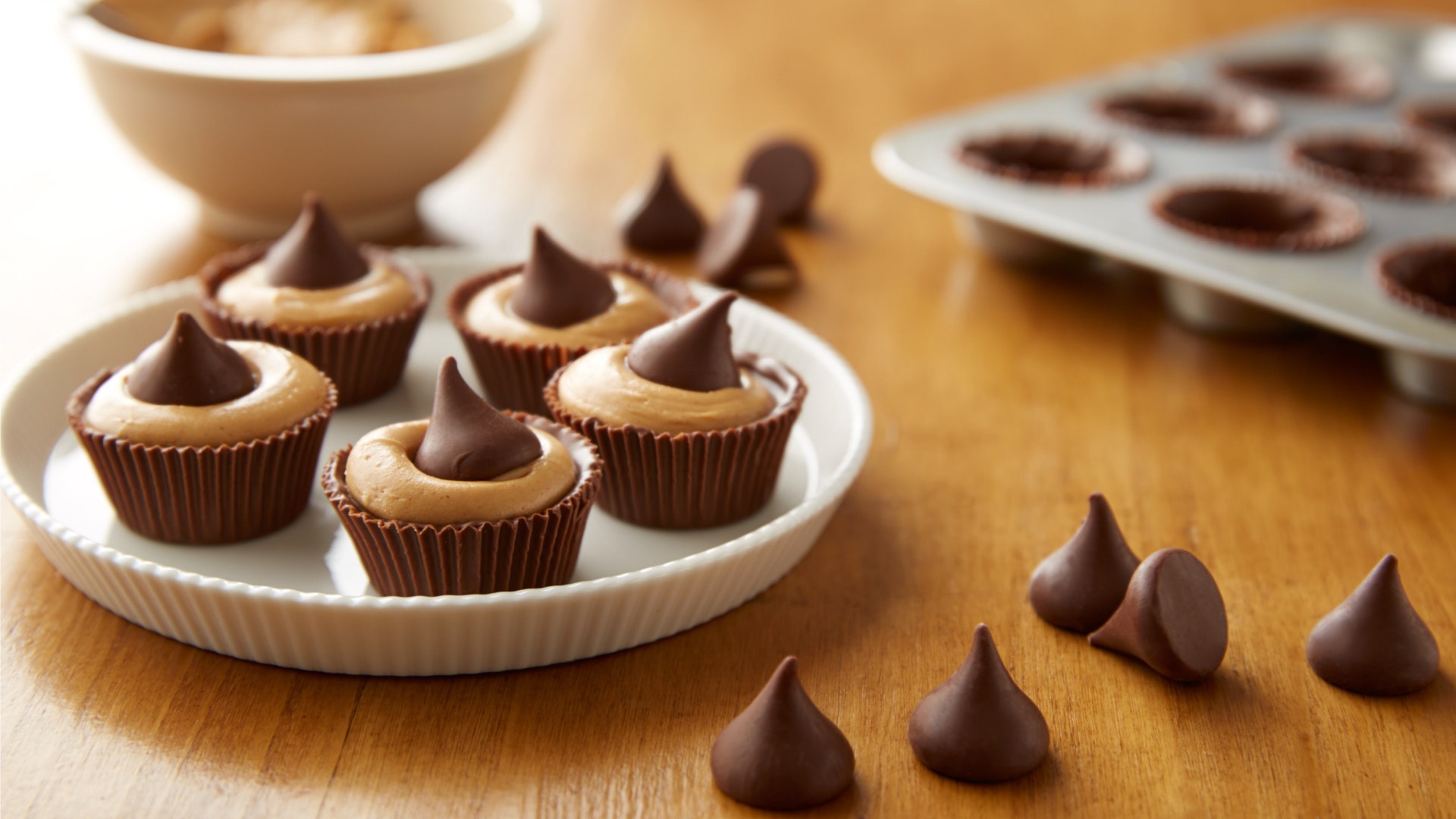 KISSES Fluted Cups with Peanut Butter Filling