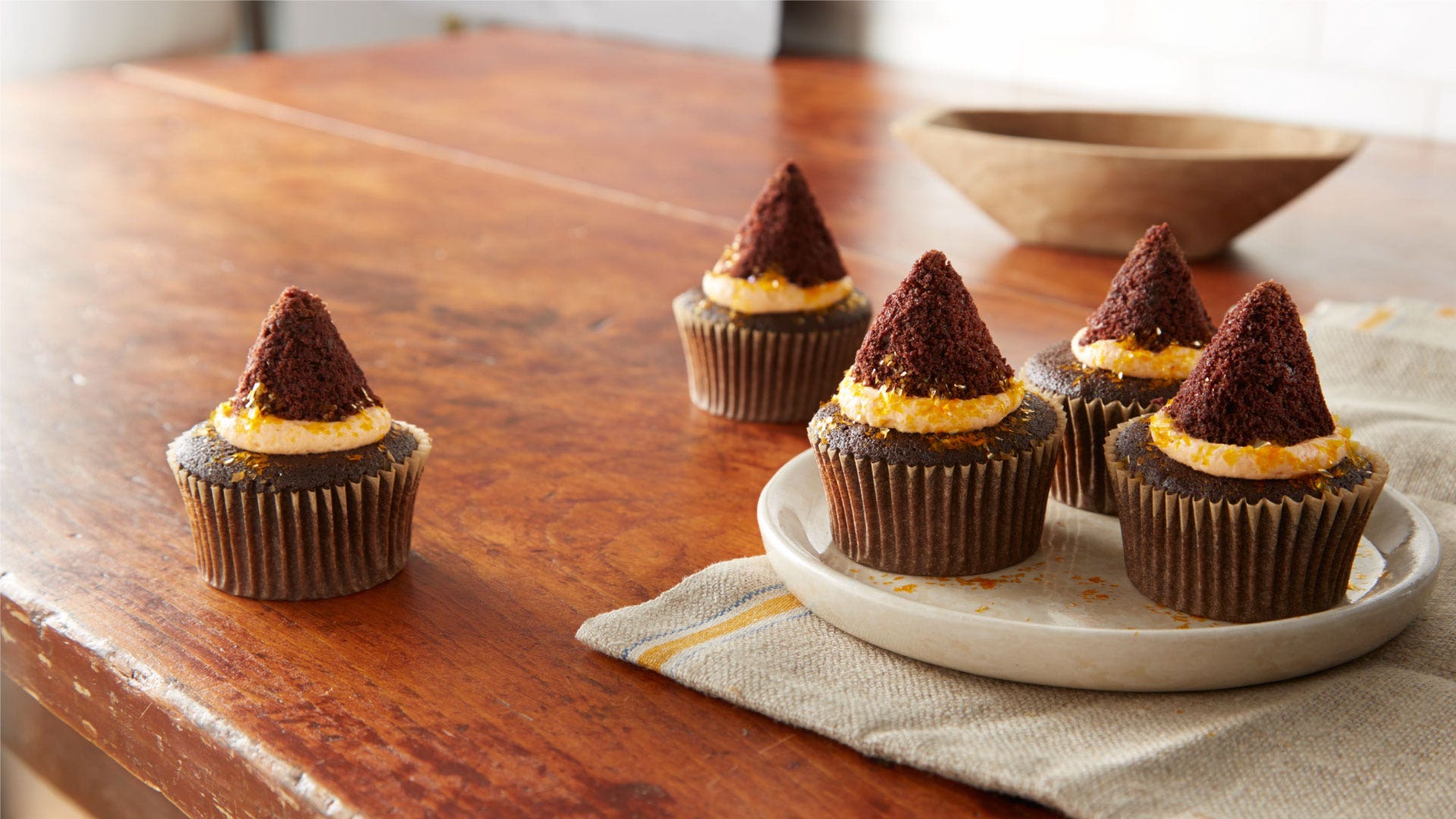 witchs hat chocolate cupcakes